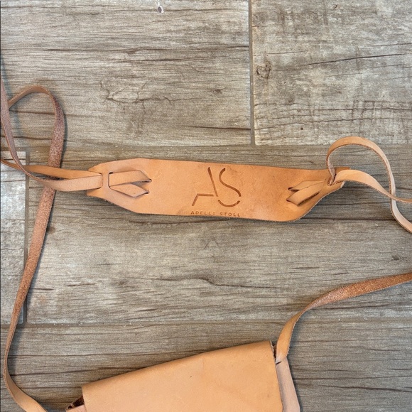 Adelle Stoll Tan Leather Crossbody Bag - Picture 3 of 4